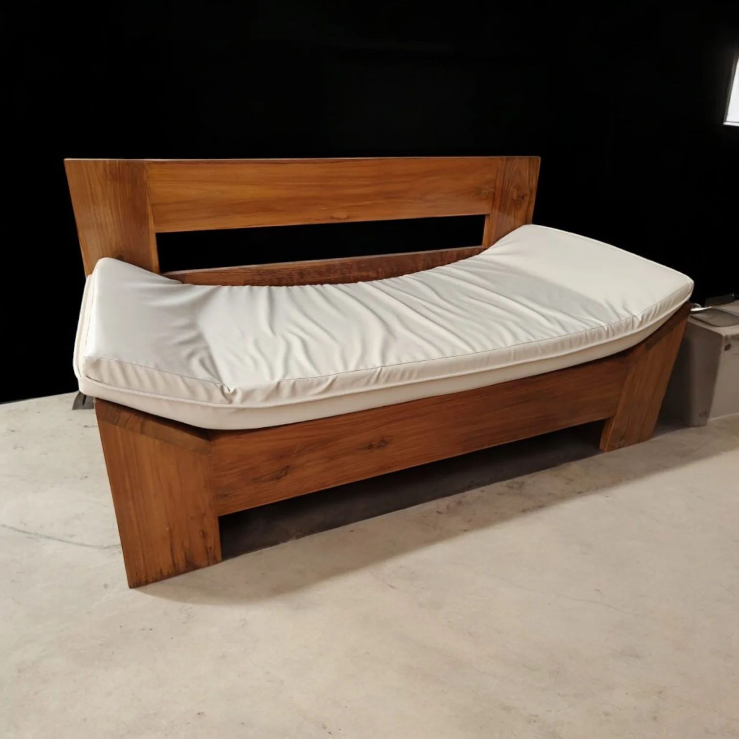 Classic 5 Seater Sofa with Wooden Center Table - Image 4